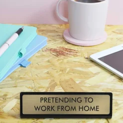 Plaque De Bureau Pretending to work from Home