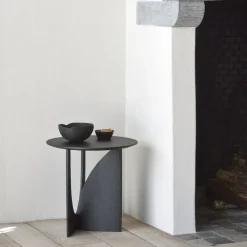 Table d'appoint Geometric en chêne noir verni - Ø 51 x h 50 cm