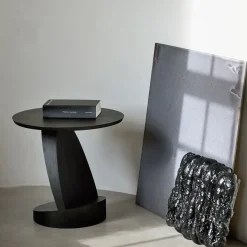 Table d'appoint Oblic en teck noir verni - Ø 52 cm